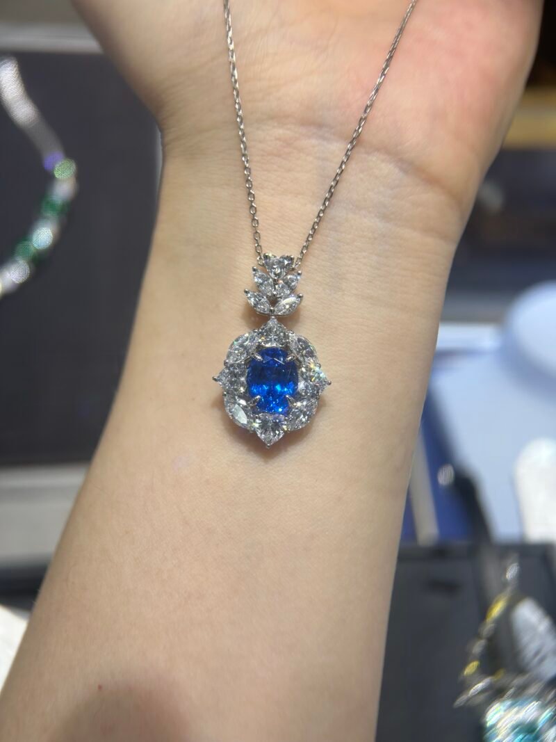 7.Lab-grown colored gemstone necklace