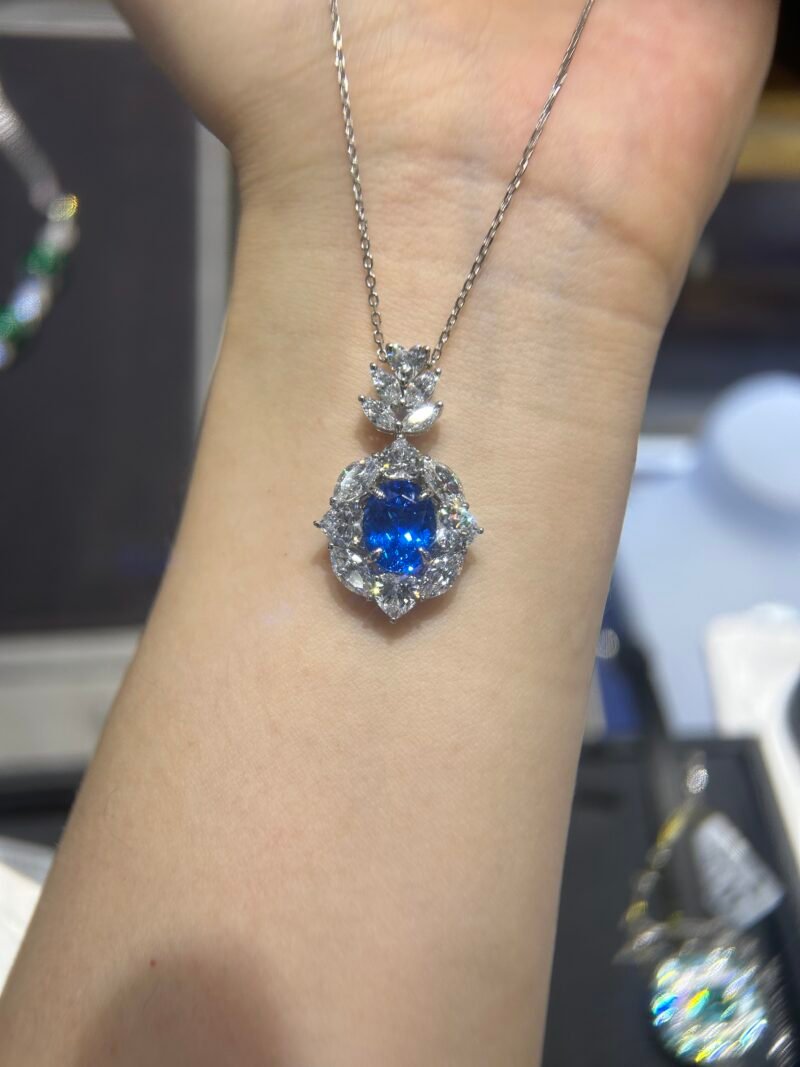 7.Lab-grown colored gemstone necklace
