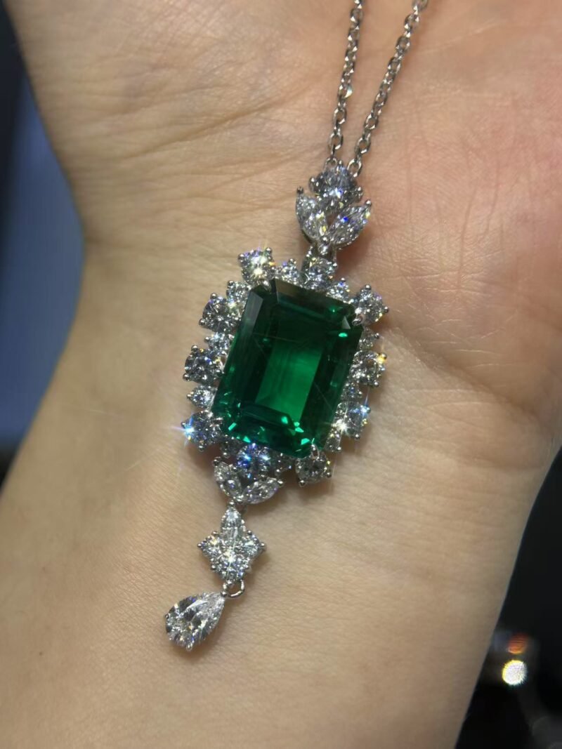 9.Lab-grown colored gemstone necklace