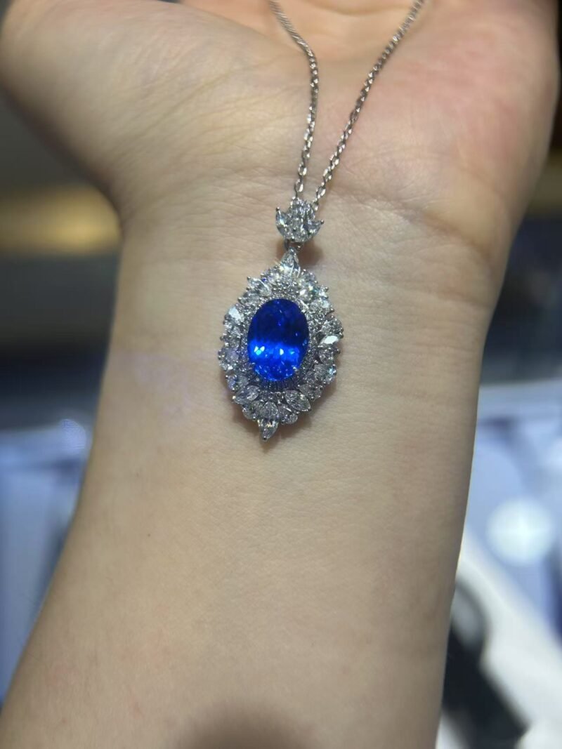 8.Lab-grown colored gemstone necklace